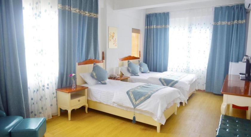 Hotel Blue Saipan Garden Esterno foto