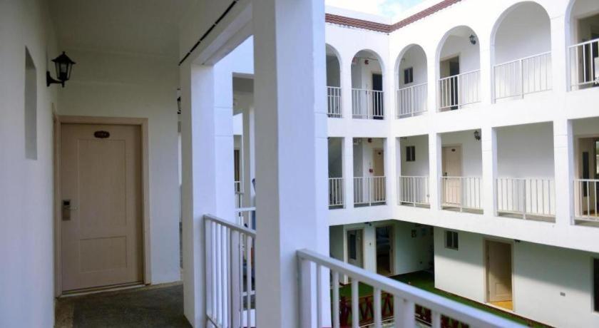 Hotel Blue Saipan Garden Esterno foto